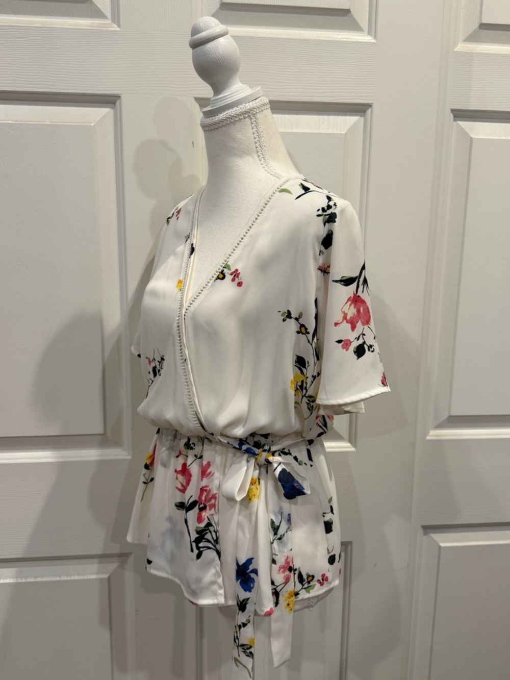 Sienna Sky Floral Wrap Blouse Peplum Tie Waist Top White Size M - Picture 5 of 7